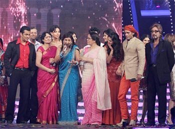 salman khan with bb5 winner juhi parmar