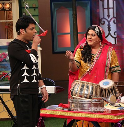 kapil sharma and ali asgar aka dadi on kapil sharma show