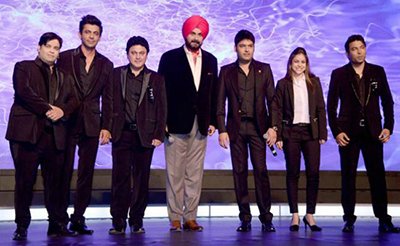 kapil sharma with the star cast of the kapil sharma show 