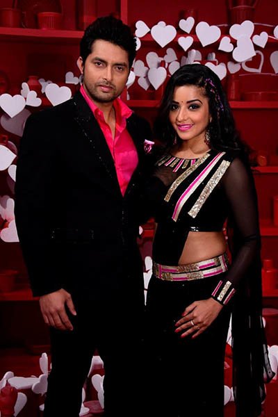 monalisa and vikrant post their performance to Laila Main Laila to at the grand premiere of nach baliye 8