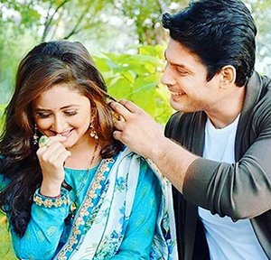 rashmi desai and sidharth shukla in a still from dil se dil tak