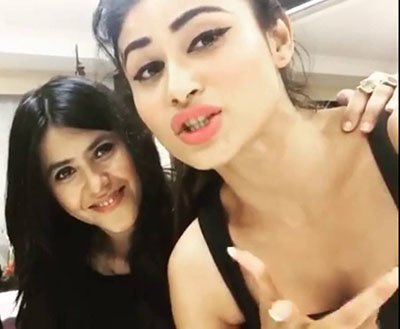 ekta kapoor and mouni roy dancing to beat pe booty