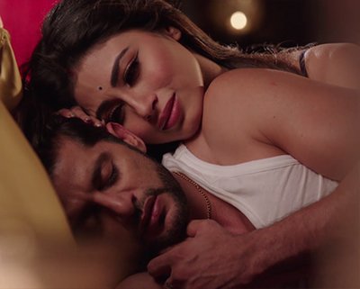 mouni hot scene in naagin