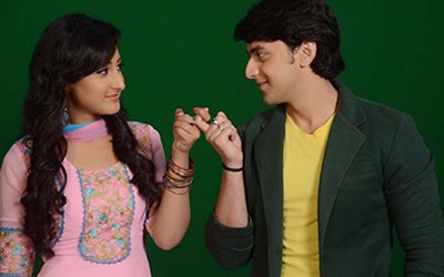 kinshuk and shivya pathania in archie pose