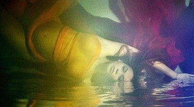 beyonce underwater pregnancy photoshoot