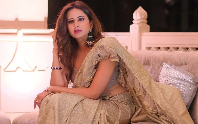 Sargun Mehta’s Latest Saree Look Is The Perfect Example Of Traditional Fashion With A Twist Of Modernity; See Pics