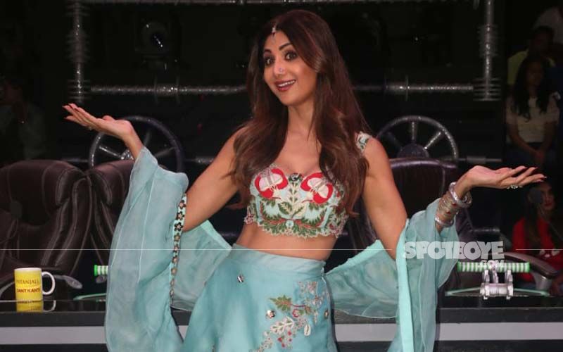 Shilpa Shetty Nude Naked - Shilpa Shetty Kundra In A Purple Tie-Dye Saree With A Front Slit Sets The  Mercury Soaring On The Set Of Super Dancer 4