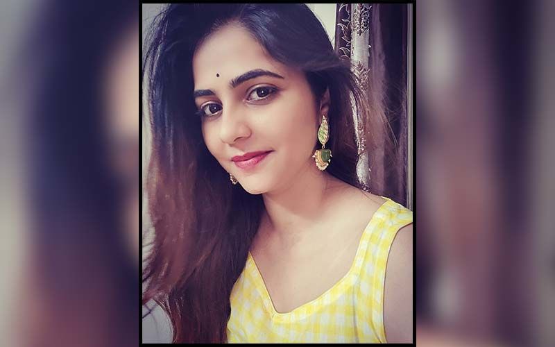 Is Veena Jagtap Getting Married? Bigg Boss Marathi Season 2 Star Shares Pictures In A Yellow Suit, Adorned With Flowers, Green Bangles And Mehendi
