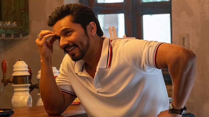 Randeep Hooda Memes Himself With An Extraction Still Where He Sports A Fracture; Captions It 'Coming Back From Liquor Shop'
