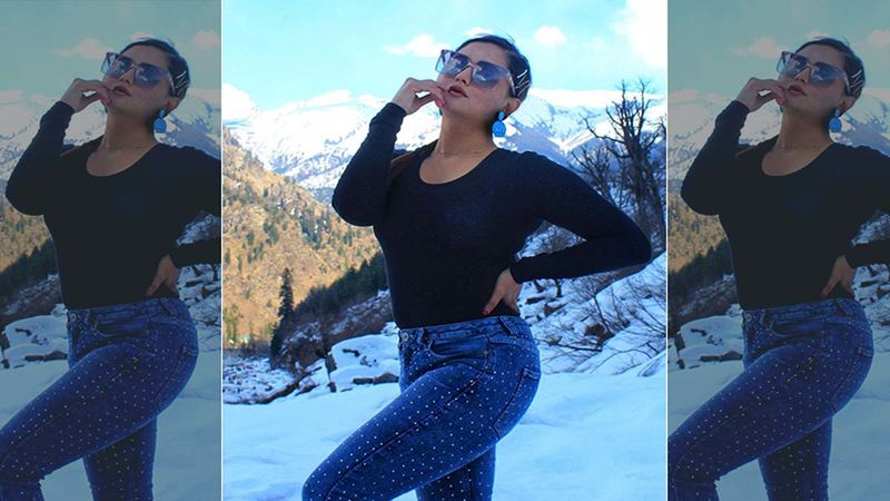 Naagin Diva Rashami Desai Slips Into Hot Shorts And Spaghetti Top; Industry Colleagues Can’t Stop Swooning Over Her Monochrome Pic