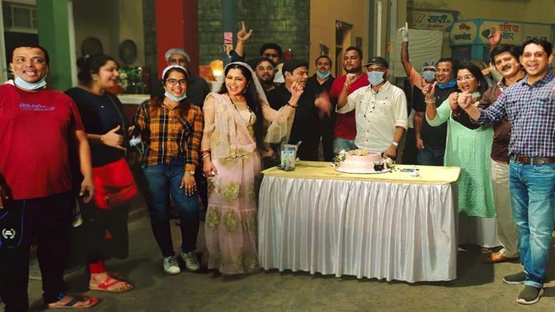 Bhabiji Ghar Par Hain Completes 1400 Episodes That Calls For A Celebration On The Sets