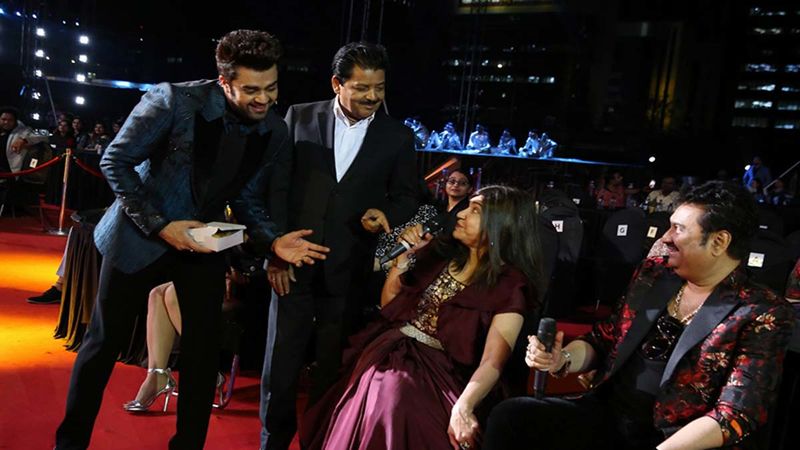 Maniesh Paul Challenges Celebrities With Quirky Props At The Zee Cine Awards 2020