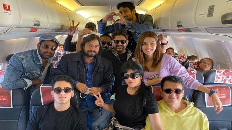 Bachchan Pandey: Akshay Kumar- Kriti Sanon Starrer To Go On Floors From January 6; Arshad Warsi, Prateik Babbar And Others Jet Off To Jaisalmer For The Shoot