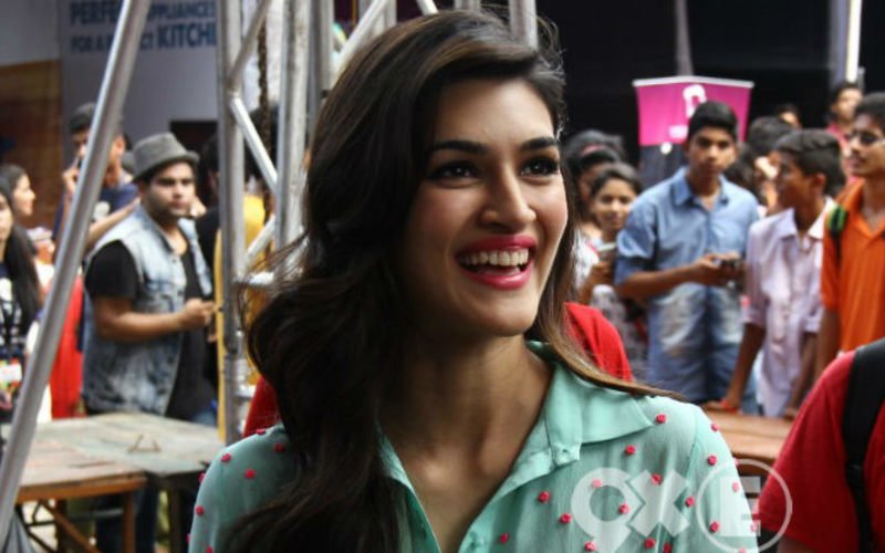 Kriti Sanon Snapped At A College Fest