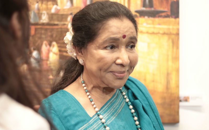 Asha Bhosle Opens Up About Her 'Rivalry' With Didi Lata Mangeshkar