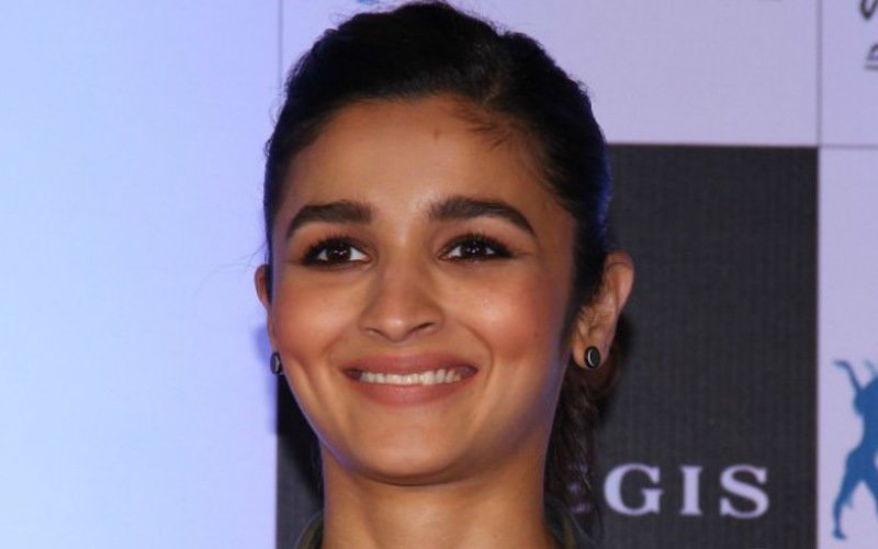 Who, according to Alia Bhatt has the sexiest body in B-Town ?