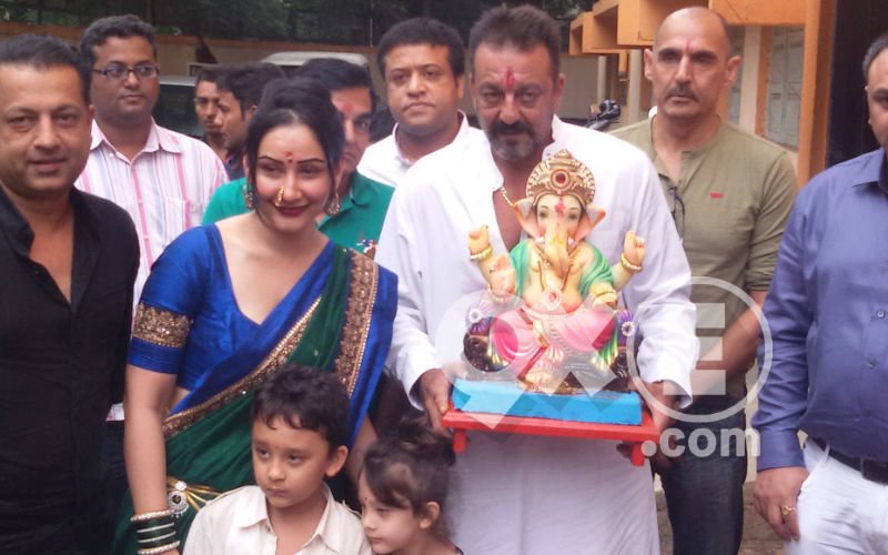 Sanjay Dutt Bids Adieu To Lord Ganesha