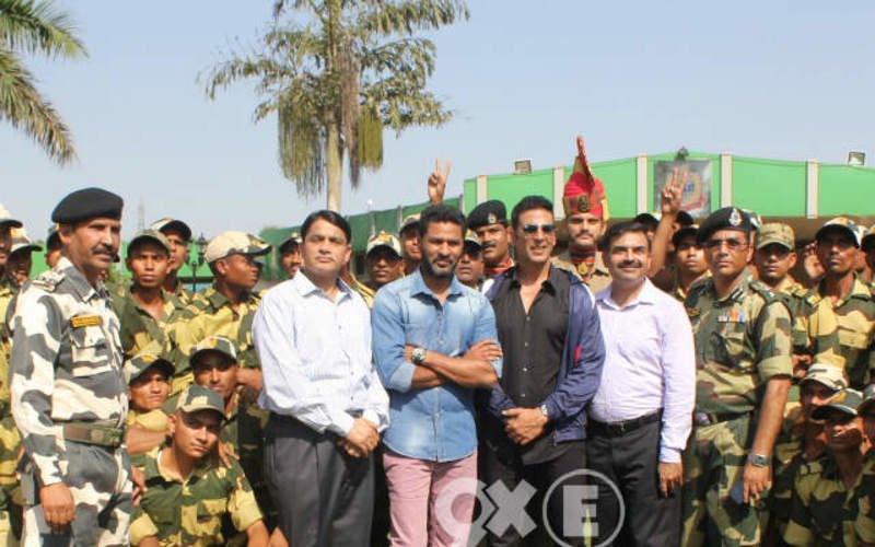 Akshay Kumar Visits The BSF Jawans