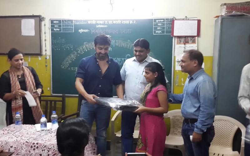 Aashish Chowdhry Celebrates Daughters' B'day With Underprivileged Kids