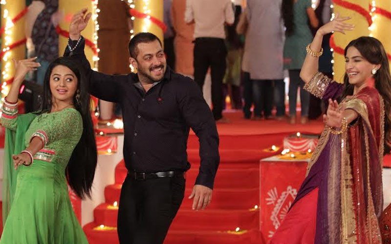 Salman And Sonam Celebrate Diwali With Swaragini At Sasural Simar Ka