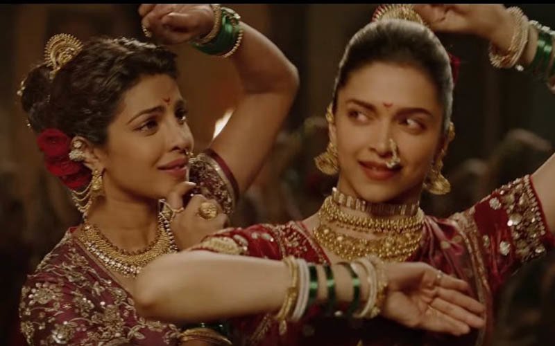 Deepika-Priyanka's Face-off Dance Number From Bajirao Mastani Is Out