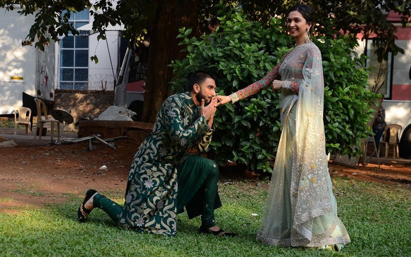 Ranveer Goes Down On His Knees For Deepika