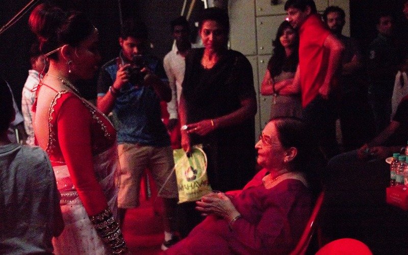 Mom surprises Madhuri on the sets of her show