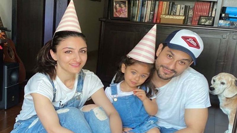 Soha Ali Khan’s Little One Inaaya Naumi Practices Lotus Asana With Daddy Kunal Kemmu; Mommy Says She's Prepares For World Yoga Day