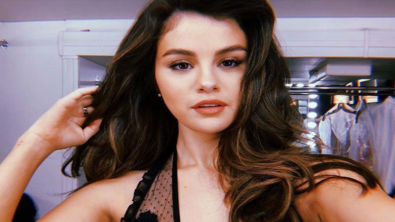 Selena Gomez Subtly Confirms Her Relationship Status As She Shows Off Her New Bangin’ Hairdo