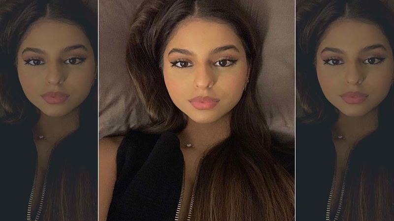 Suhana Khan Looks Sleek In Her Latest Mirror Selfie, Lets Her Makeup Adorned Eyes Do All The Talking