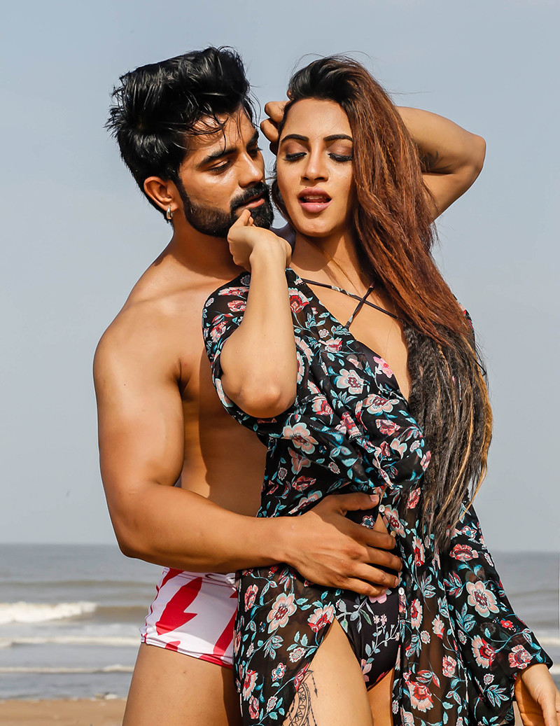 Porn Arshi Khan New Sex Move - All You Want To Know About Hottie Arshi Khan's Upcoming Bikini Video With  Vinn Modgill