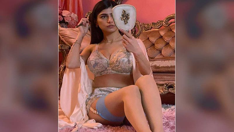 Former Porn Star Mia Khalifa Shares A Voluptuous Picture Holding A Mirror; Asks ‘Who’s The Prettiest Of Them All’