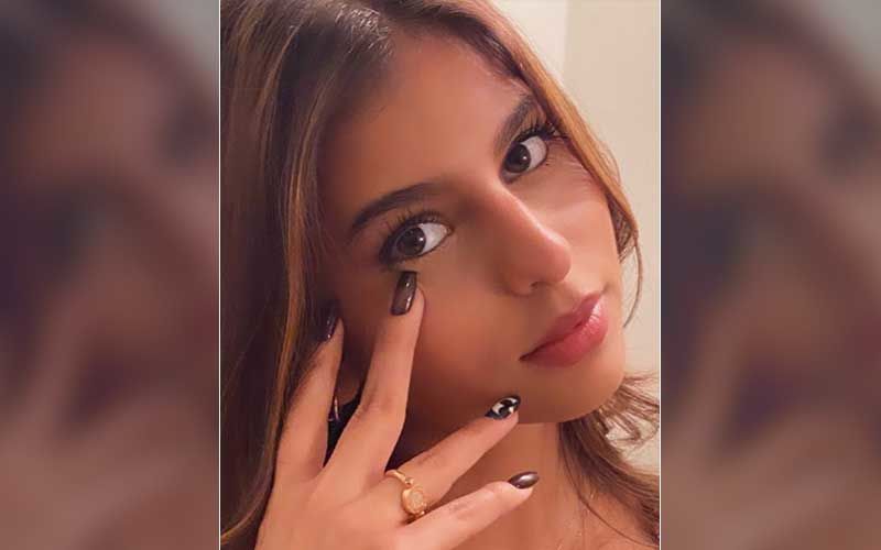Suhana Khan's Freshly Painted Nails And Sparkling Rings Do All The Talking In Latest Set Of Pictures From Dubai