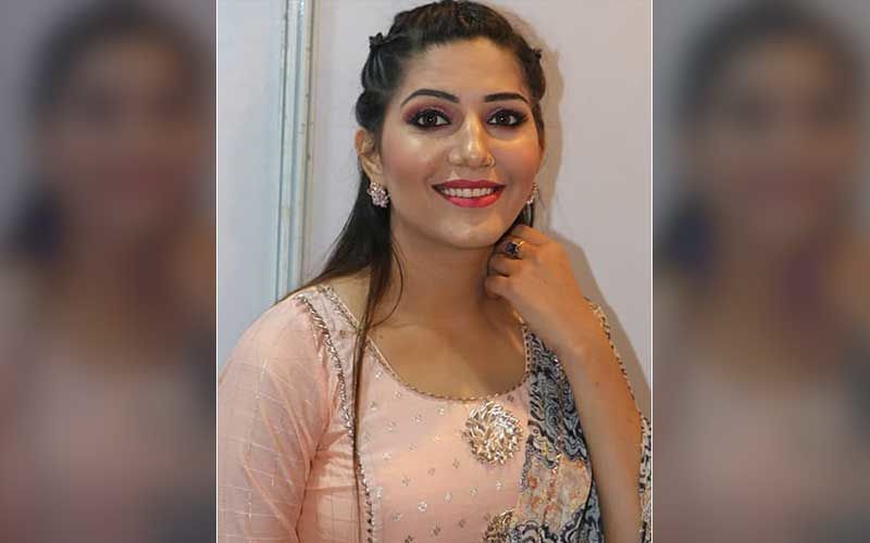 Sapna Choudhary Ki Xnxx Photos - OMG! Sapna Choudhary Has OOPS Moment While Performing On Stage; Haryanvi  Dancer Handled It Gracefully- See