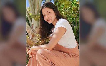 Preggers Anushka Sharma Posing With Her School Dance Team In A Throwback Pic Is All Hearts