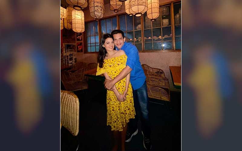 Aditya Narayan Drops First Pic With Long-time GF Shweta Agarwal And CONFIRMS Getting Married In December; Goes Off Social Media For Shaadi Prep