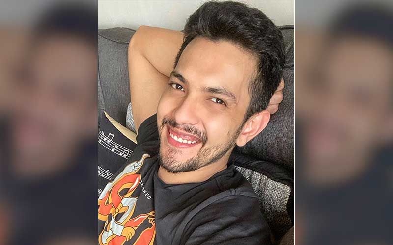 Aditya Narayan Received Blessings From Eunuchs In Mumbai As He Was On His Way To ISKCON Temple-Watch Heartwarming Video