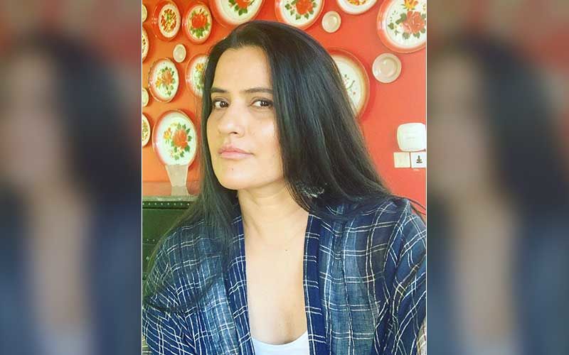 Sona Mohapatra Gives A Befitting Reply To A Troll Accusing Her Of Generalising Men As Rapists; Singer Tweets ‘Another Idiot Cooking Up Fictional Stories’
