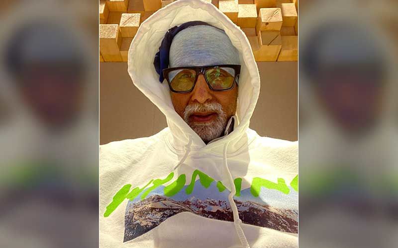 Amitabh Bachchan Poses For A Cool Photo With Celebrity Photographer Avinash Gowariker, Donning Face Mask And Maintaining Social Distancing; Pic Inside