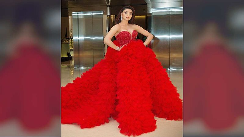 Filmfare Awards 2020: Urvashi Rautela Needed 4 Chairs To Sit In Her Gown; Netizens Troll Her For Massive Red Dress