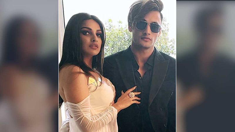 Bigg Boss 13 Runner Up Asim Riaz And Himanshi Khurana’s Mirror Selfie Is Hotness Overloaded