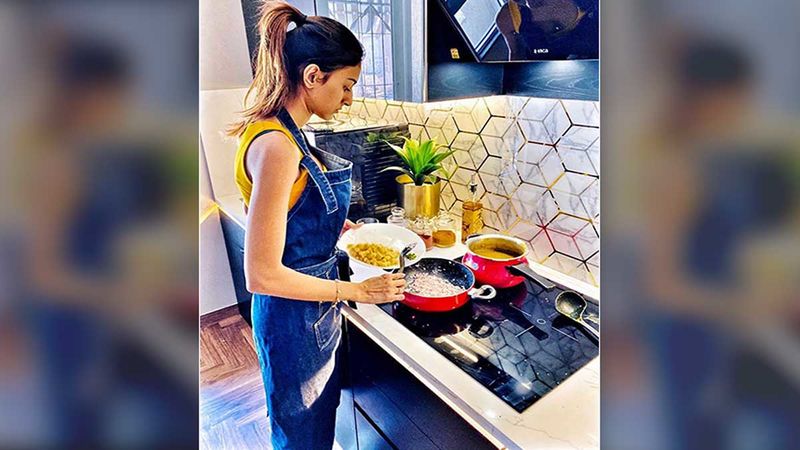 Kasautii Zindagii Kay 2 Actress Erica Fernandes Cooks For Herself During The Lockdown; Says ‘Always Cook With Love’