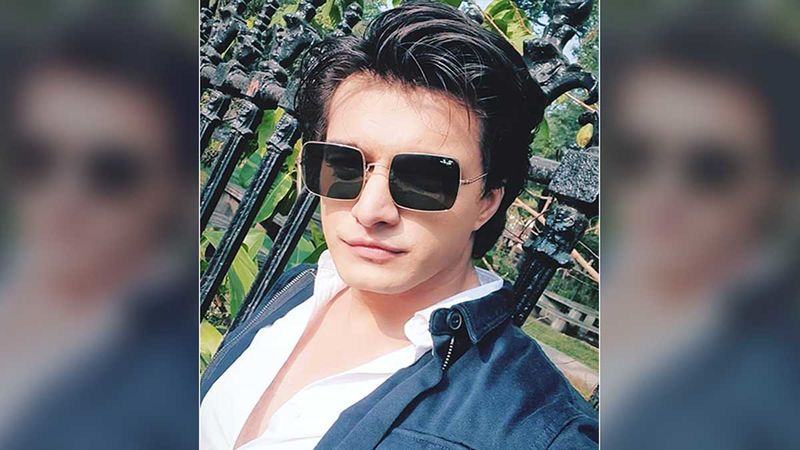 Yeh Rishta Kya Kehlata Hai's Mohsin Khan Gets  A LOVE BITE On The Sets From THIS Person-Read On