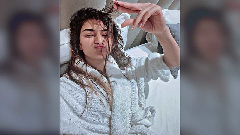Kasautii Zindagii Kay 2 Actress Erica Fernandes Sends Good Vibes To All Her Fans; Shares A Cosy After Shower Pic