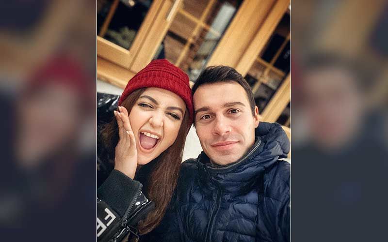 Xxx Monali Thakur Bf - Singer Monali Thakur Reveals Her Hubby Maik Richter Was Thrown Out Of The  Country On Their