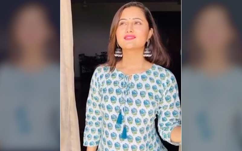 Bigg Boss 13 Fame Rashami Desai Reveals Her Mom Scolded Her As She Wanted To Watch The Solar Eclipse; Says ‘Le Indian Moms’- Video