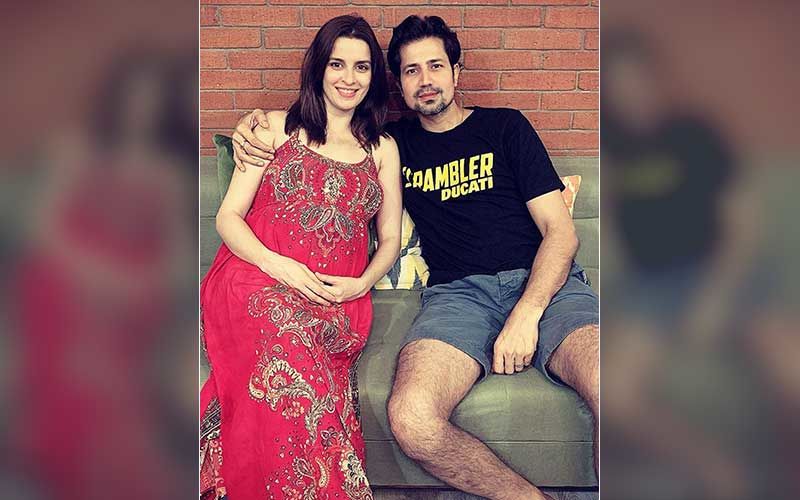 Preggers Ekta Kaul Is Ready-To-Pop, Says ‘Our World Is About To Change’; Sumeet Vyas' Gets Busy Decorating The House