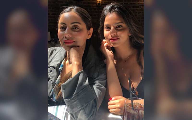 Gauri Khan And Suhana Khan Spotted Chilling In The Balcony; Welcome The Rains In Style -Pics INSIDE