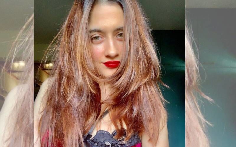 Sanjeeda Shaikh Poses Wearing The Sexiest Bralette Ever; She's The Sunshine On A Gloomy Saturday