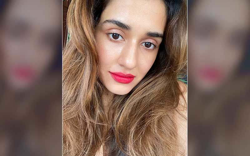 Disha Patani Flaunts Her Radiant Glowing Skin As She Goes All Bold With Her Red Lips; Fans Call Her Khoobsurat